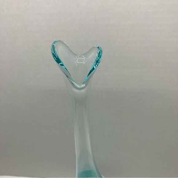 Vintage Light Blue Viking Glass Swung Vase with Cabbage Leaf Base - Picture 4 of 4